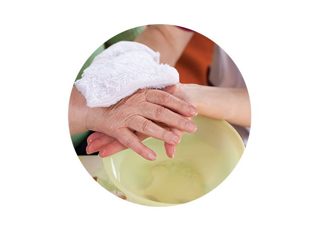 Hautreinigung zur Wundpflege für Pflegebedürftige